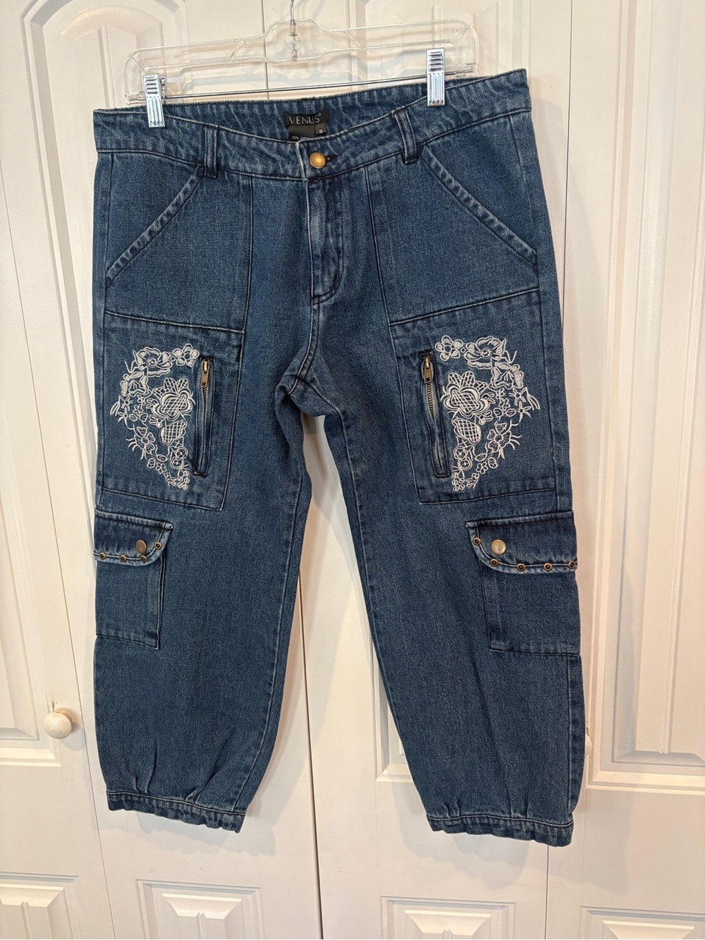 Venus embroidered jean crops size 10